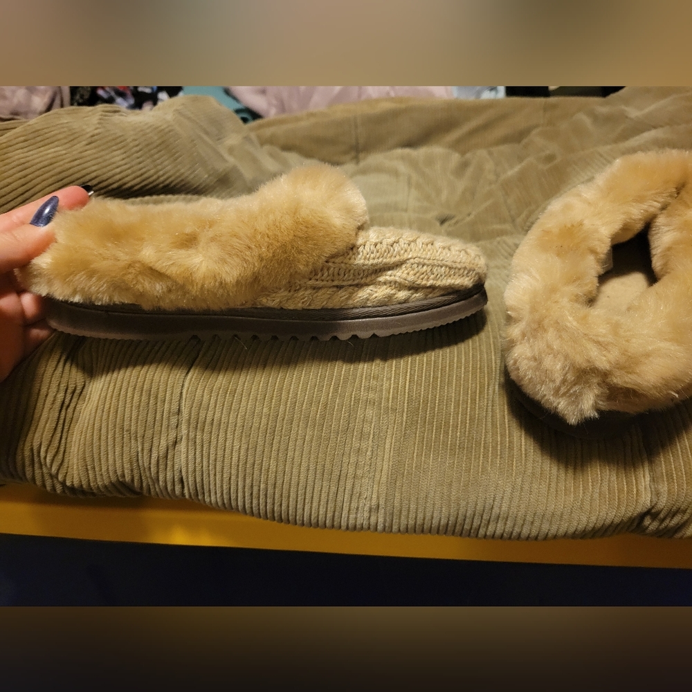 Tan knit hard bottom slippers with tan fur size 7-8 soft foam insert (dear foams - Picture 2 of 6